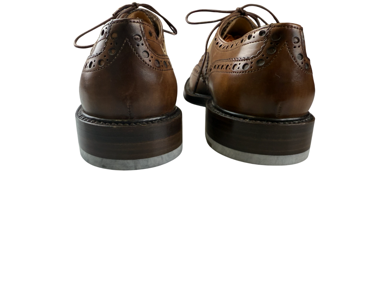 Scarpa uomo Santoni francesina brogue in pelle marrone sfumata, stile derby con dettagli decorativi.