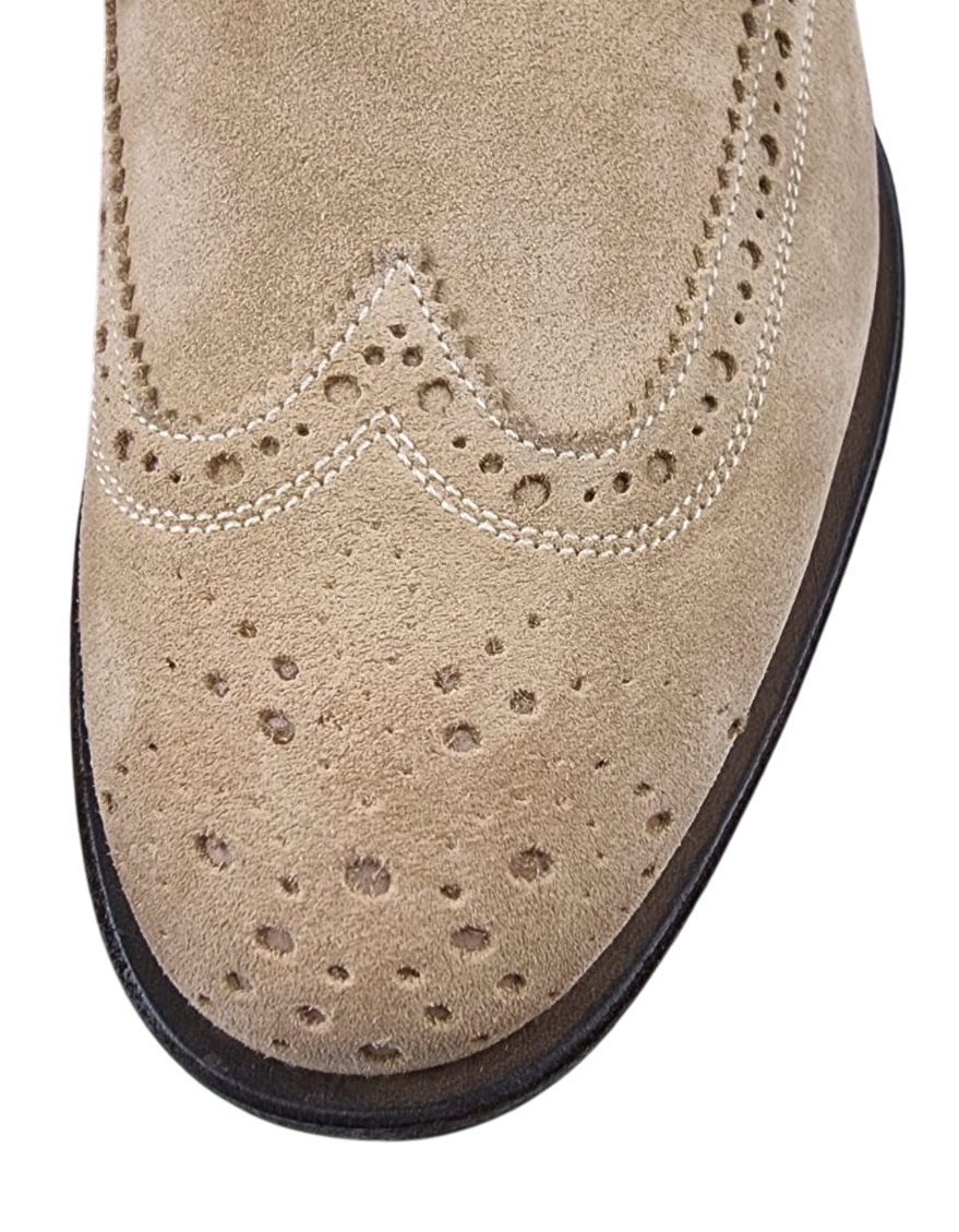 Scarpa uomo Santoni Derby Brogue Rondine in pelle marrone con dettagli classici e finiture eleganti, ideali per look sofisticati.