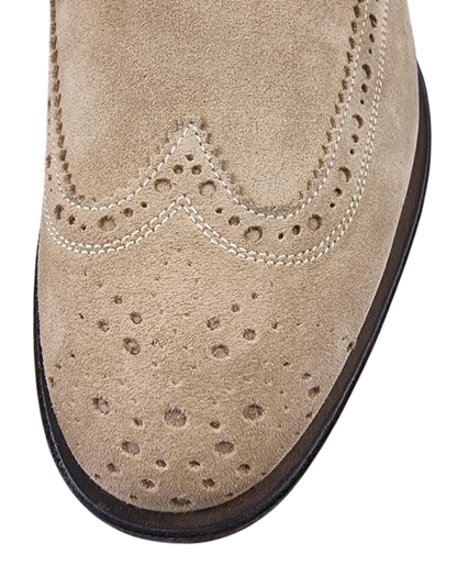 Scarpa uomo Santoni Derby Brogue Rondine in pelle marrone con dettagli classici e finiture eleganti, ideali per look sofisticati.