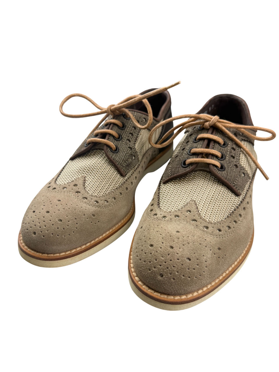 Scarpa da uomo Santoni Derby Brogue Rondine in pelle marrone, dettagli classici e raffinati, stile elegante e sofisticato.