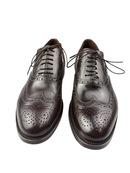 Scarpe uomo Santoni Oxford brogue in pelle marrone scuro, stile stringata, made in Italy, eleganti e di qualità.
