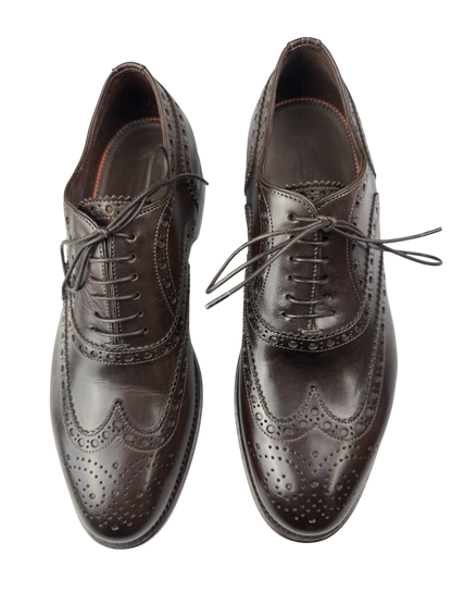 Scarpe uomo Santoni Oxford Stringata Brogue in pelle marrone scuro, stile elegante, fatte in Italia, modello loafer e mocassini.