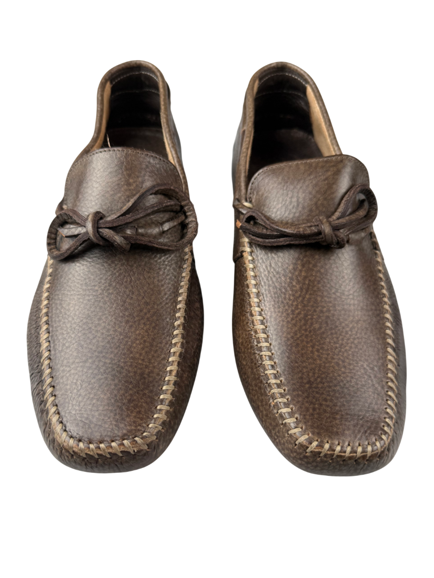 Scarpa uomo Santoni mocassino in pelle con dettaglio elegante, ideali per look sofisticati e casual di moda uomo.