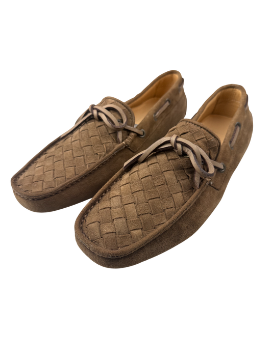 Scarpa uomo Santoni mocassino in pelle marrone, elegante e raffinato, con dettaglio classico e suola in gomma.