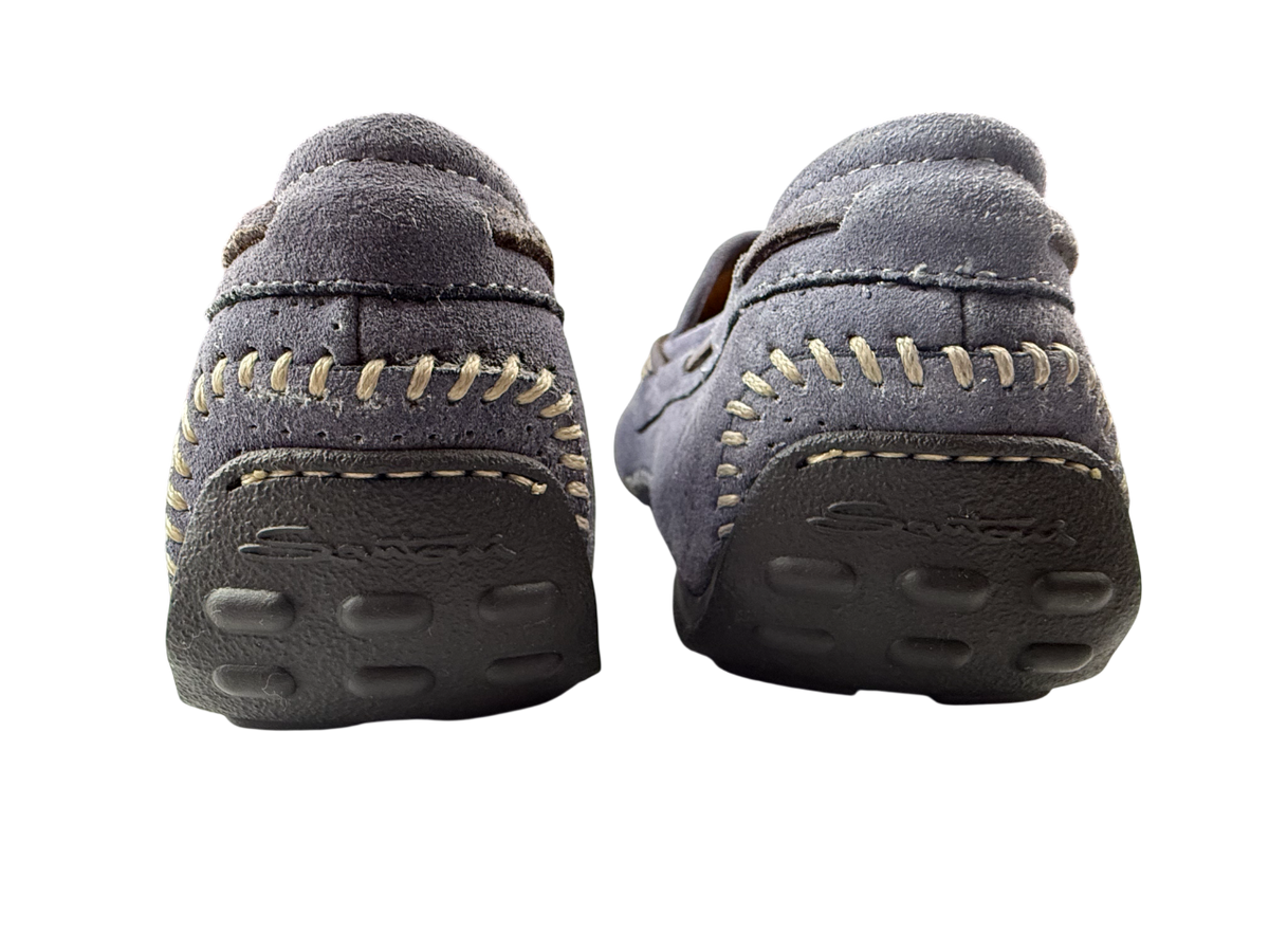 Scarpa uomo Santoni mocassino in pelle marrone con dettaglio classico, ideale per look eleganti e casual.