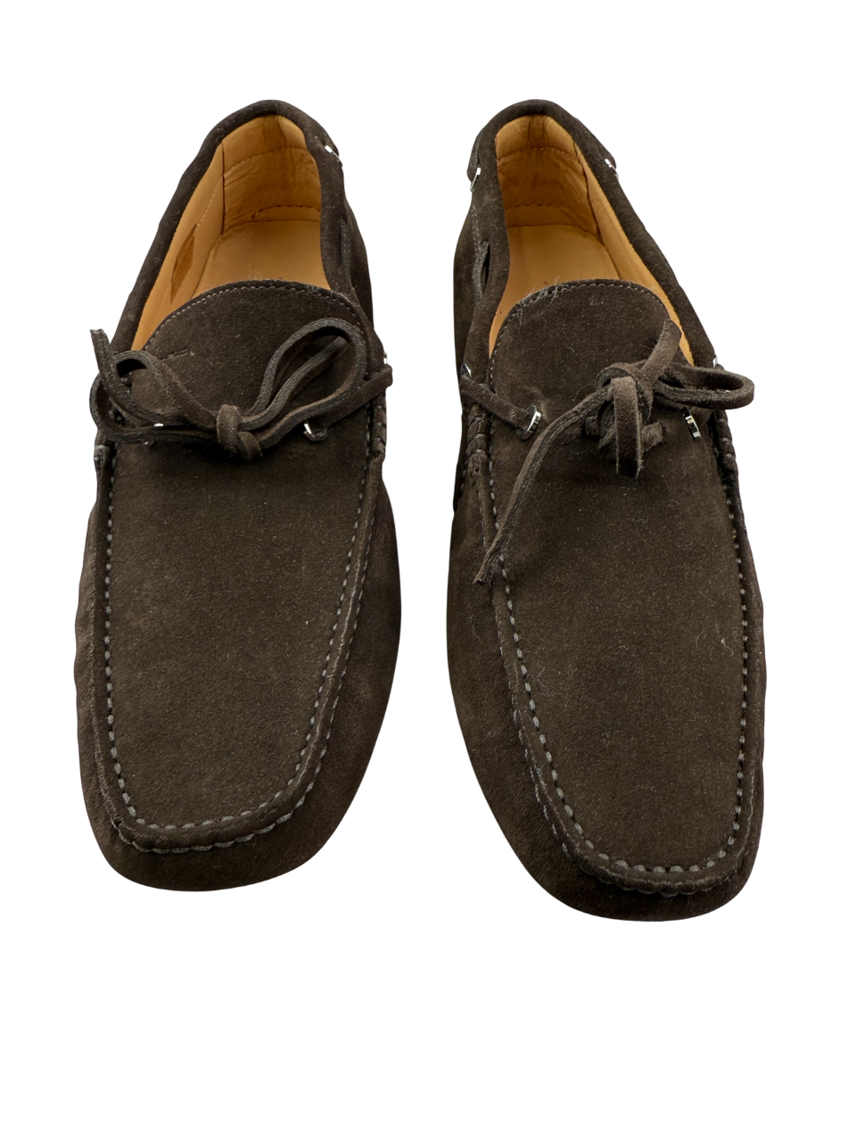 Scarpa uomo Santoni mocassino in pelle marrone con dettaglio elegante, vista frontale, stile classico e raffinato.