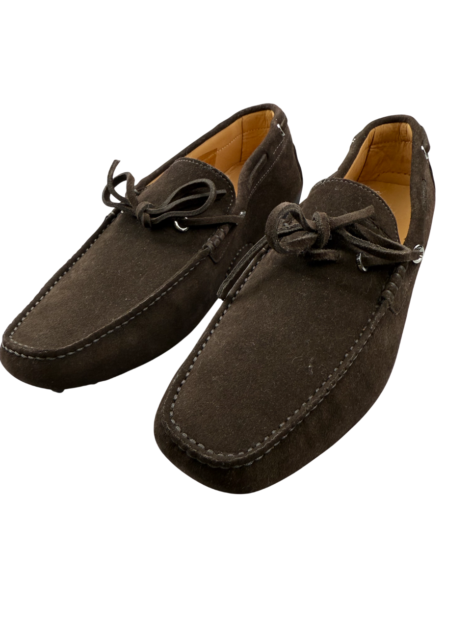 Mocassini da uomo Santoni in pelle nera, eleganti e raffinati, con dettagli classici e suola in gomma, stile moda uomo.