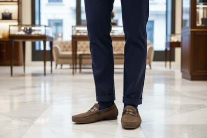 Scarpa uomo Santoni mocassini in pelle color cognac, dettagli eleganti e finitura di alta qualità, vista frontale.