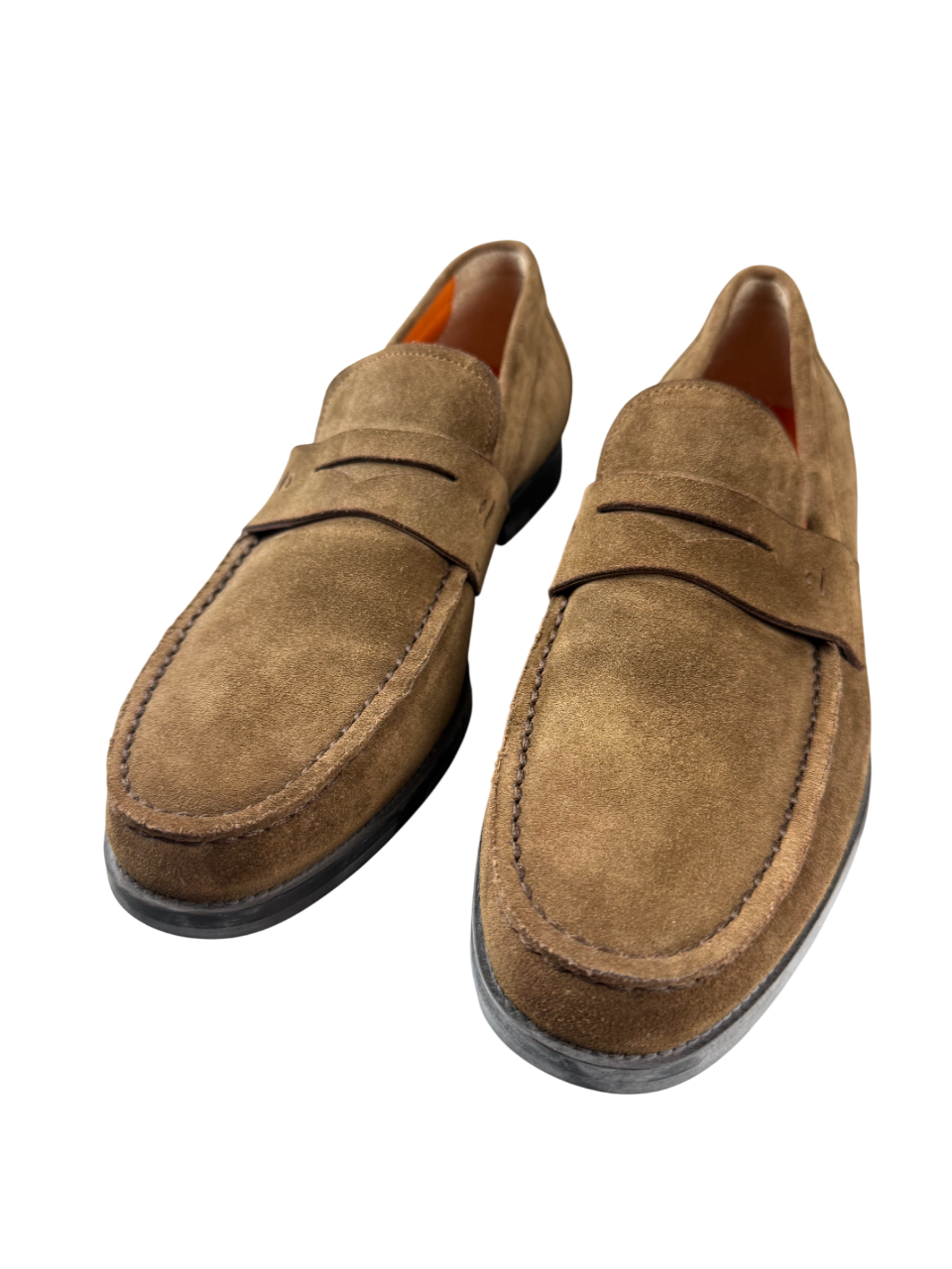 Scarpa uomo Santoni mocassino scamosciato, modello loafer elegante con suola in gomma, tacco basso, colore marrone chiaro.