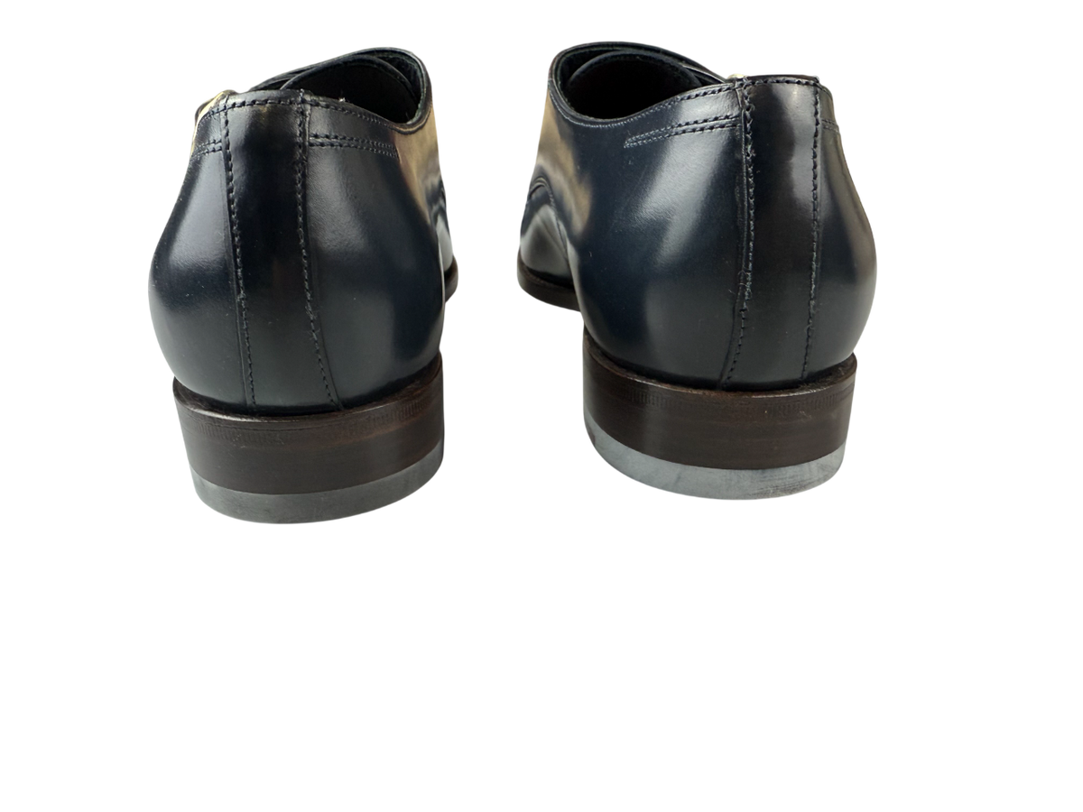 Scarpa uomo Santoni Monk Strap in pelle blu con doppia fibbia e punta cap toe, elegante e raffinata.