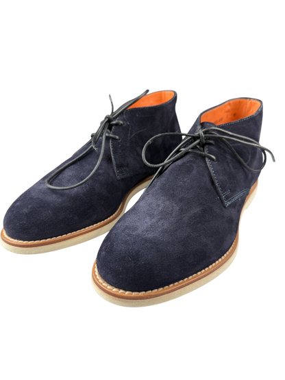 Scarpa uomo Santoni polacchina in pelle marrone, elegante e classica, con dettaglio di cuciture e suola in cuoio.