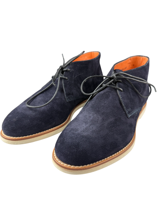 Scarpa uomo Santoni polacchina in pelle marrone, elegante e classica, con dettaglio di cuciture e suola in cuoio.