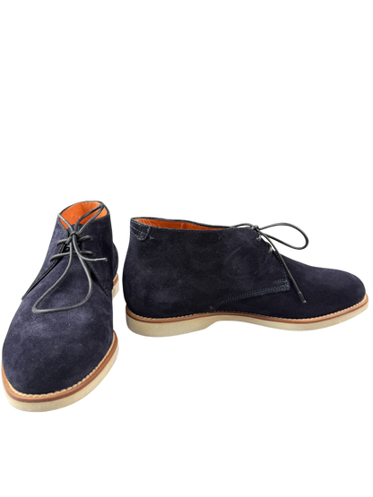 Scarpa uomo Santoni polacchina in pelle nera con dettaglio elegante, perfetta per look sofisticati e di moda.