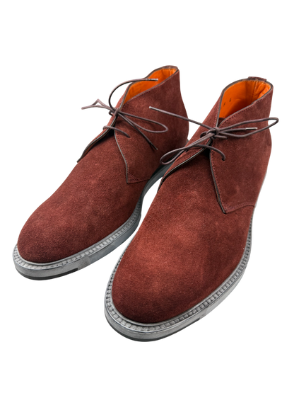 Scarpa uomo Santoni polacchina in pelle marrone con dettaglio in cucitura, stile elegante e classico.