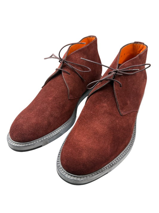 Scarpa uomo Santoni polacchina in pelle marrone con dettaglio in cucitura, stile elegante e classico.