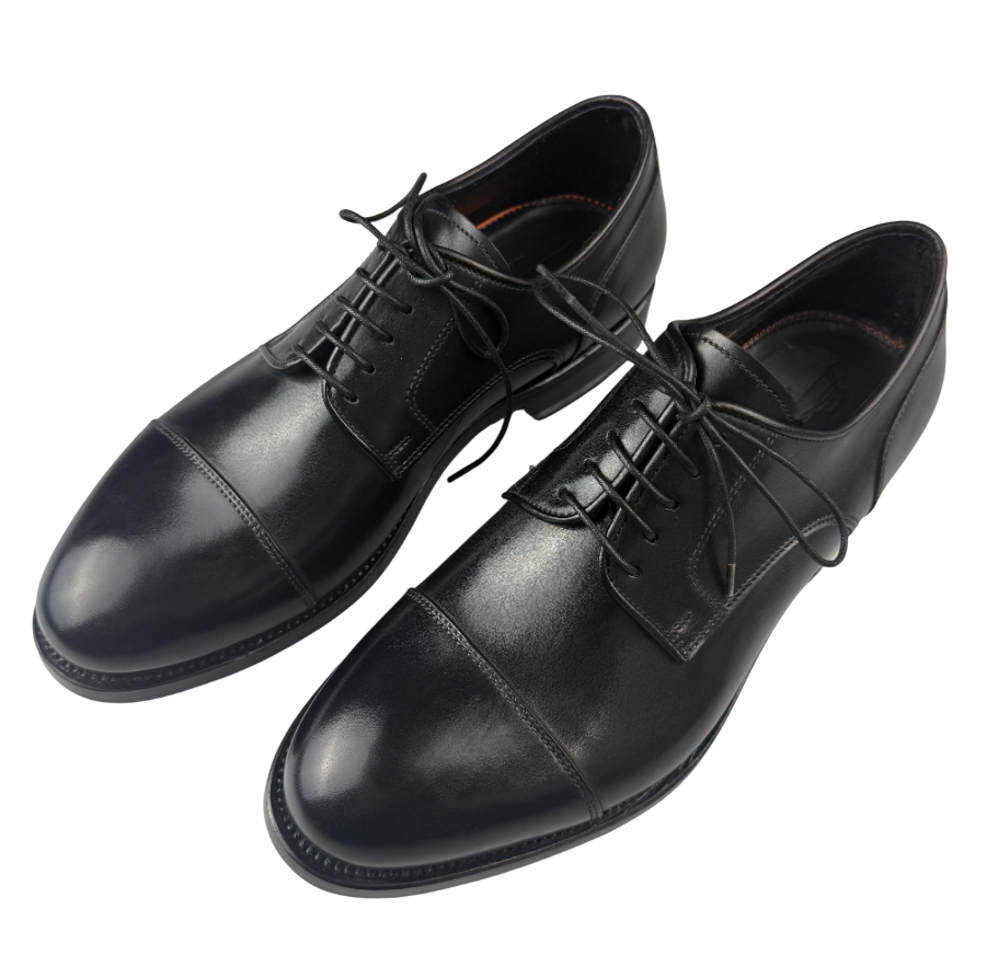 Scarpa uomo Santoni Derby stringata Cap Toe in pelle nera, scarpa bassa elegante moda uomo