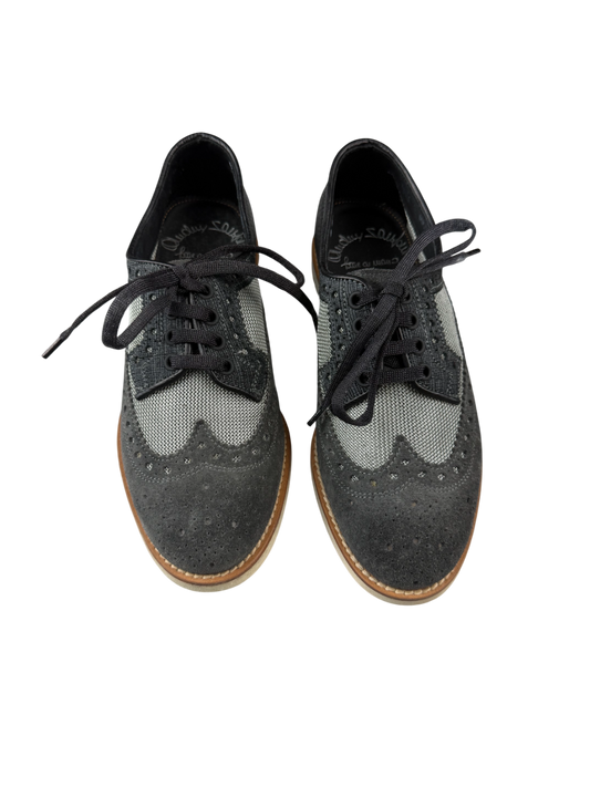 Scarpa uomo Santoni Derby Brogue Rondine in pelle blu con dettagli classici e suola in cuoio, scarpe stringate basse eleganti.