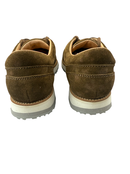 Scarpa uomo Santoni sneaker casual in scamosciato blu con suola in gomma bianca, ideale per look sportivi e di moda.