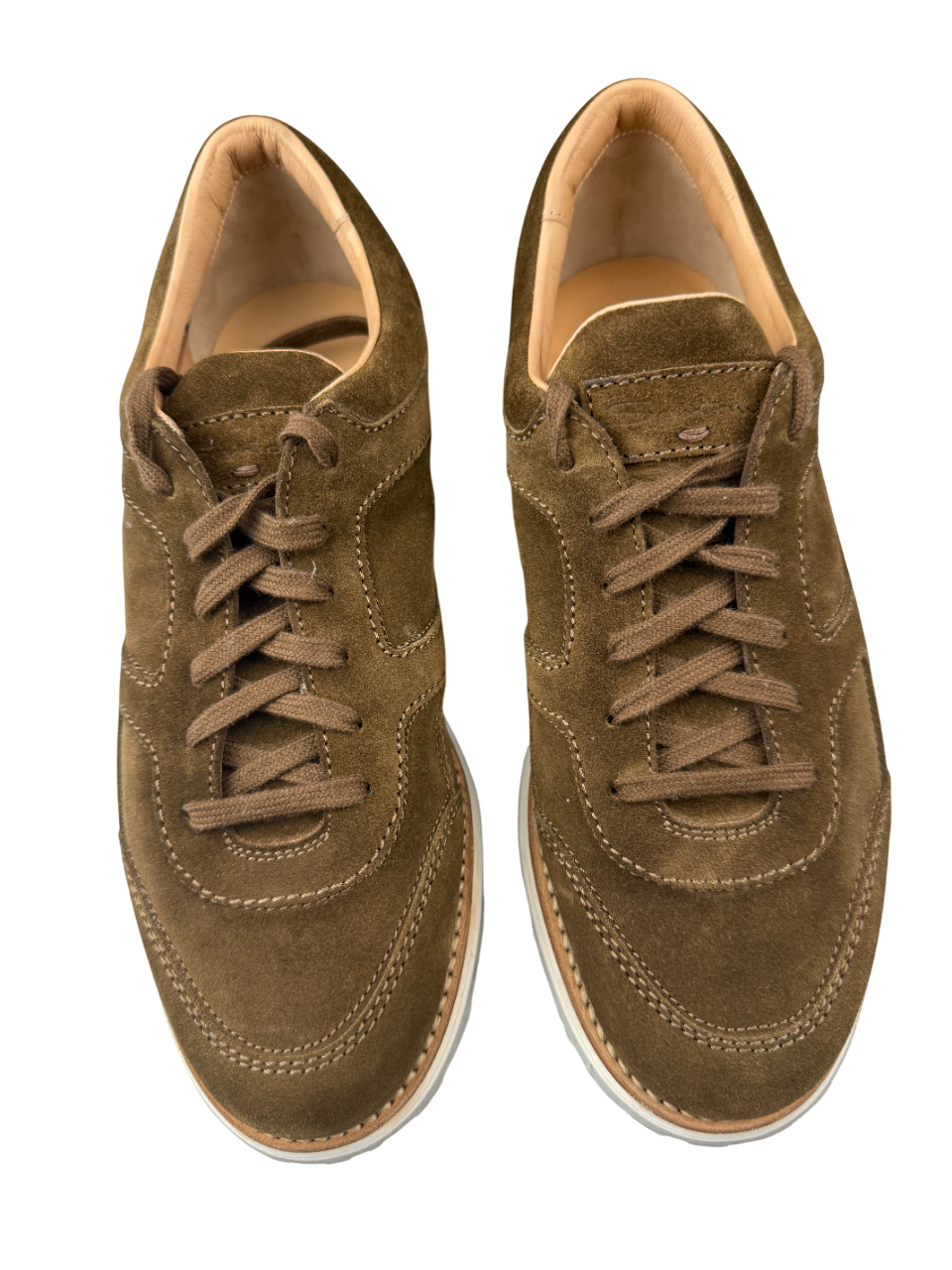 Scarpa da uomo Santoni sneaker casual in scamosciato blu con suola in gomma bianca, stile elegante e confortevole.
