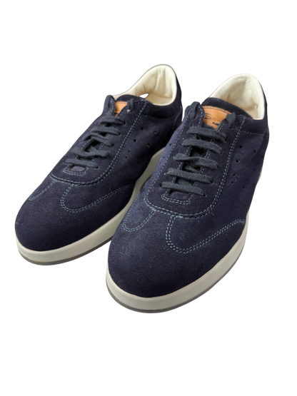 Scarpa da uomo Santoni sneaker casual in pelle, modello sportivo con design elegante e dettagli moderni, vista frontale.