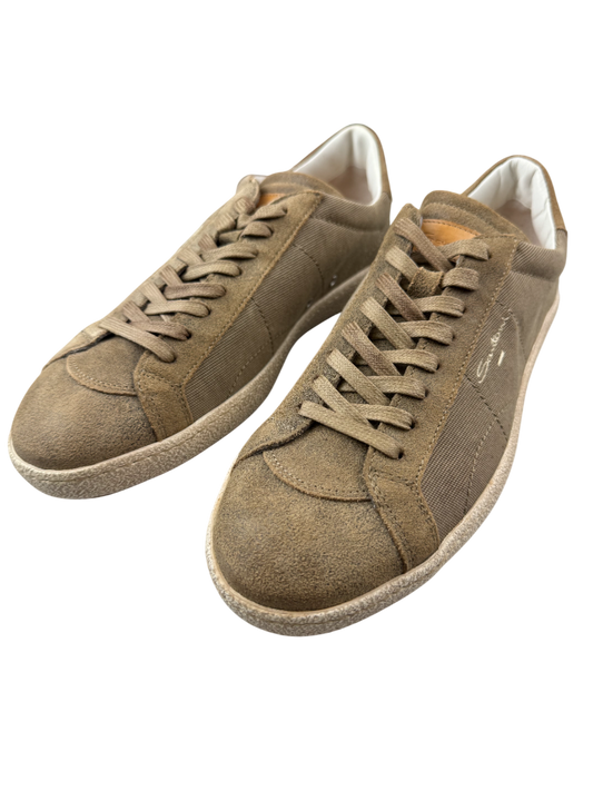 Scarpa uomo Santoni beige, sneaker casual in pelle, con suola bianca e design elegante e comodo.