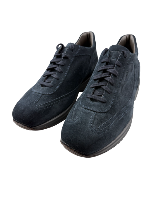 Scarpa uomo Santoni sneaker casual in pelle, design elegante e moderno, dettaglio superiore e suola bianca.