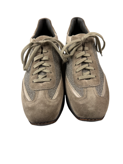 Scarpa uomo Santoni sneaker casual in scamosciato blu, suola bianca, design elegante e moderno, vista frontale.