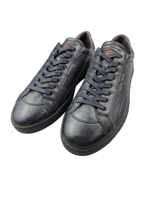 Sneaker casual uomo Santoni in pelle, scarpe sportive eleganti e di moda, con dettagli in tessuto e suola in gomma.