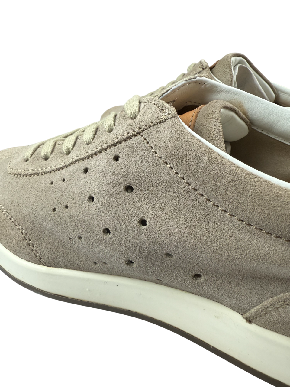 Scarpa uomo Santoni sneaker casual in pelle, con dettagli eleganti e suola bianca, ideale per look sportivi e di moda.