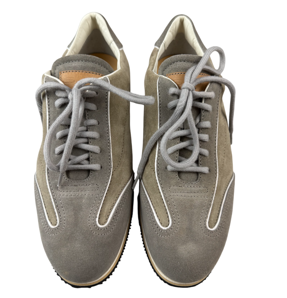 Scarpa uomo Santoni sneaker casual in pelle bianca con dettagli in blu, vista frontale e suola in gomma.