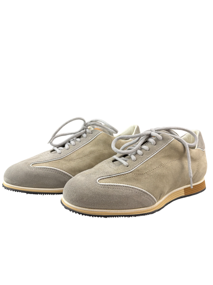 Scarpa uomo Santoni sneaker casual in pelle bianca con dettagli in blu, stile sportivo e moderno.