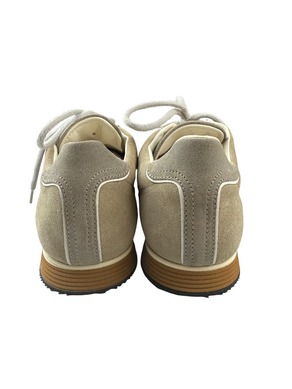 Scarpa uomo Santoni sneaker casual in pelle con dettagli moderni, ideali per uno stile elegante e comodo.