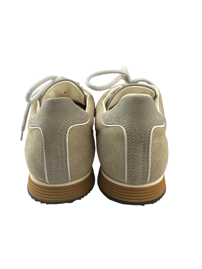 Scarpa uomo Santoni sneaker casual in pelle con dettagli moderni, ideali per uno stile elegante e comodo.
