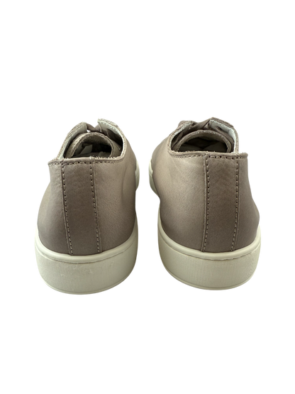 Scarpa da uomo Santoni in pelle, sneaker casual elegante, con suola bianca e design moderno per look di moda.