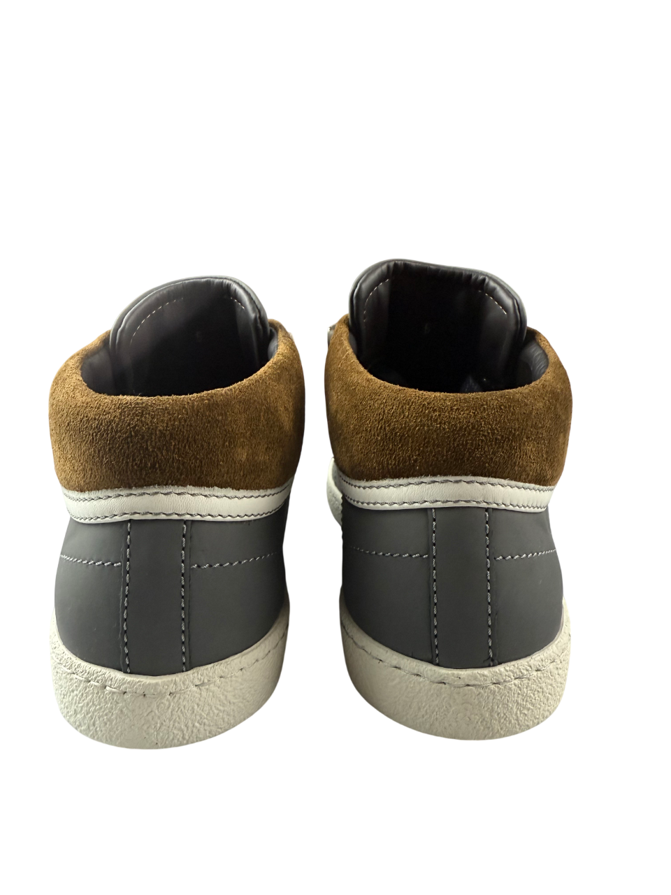 Scarpa uomo Santoni sneaker polacchine casual in pelle, stile moderno e comfort, visibile fronte con dettagli in pelle nera