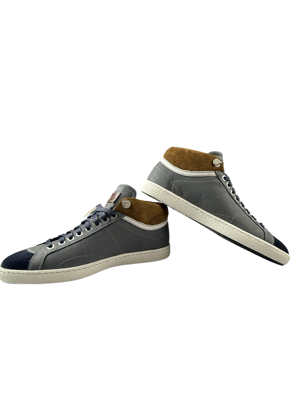 Scarpa uomo Santoni sneakers polacchine casual, design elegante e stile sportivo, in pelle nera con dettagli raffinati.