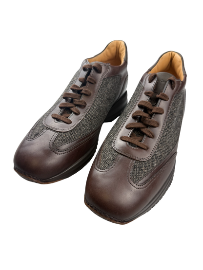 Scarpa uomo Santoni sneaker casual in pelle, dettaglio con suola bianca e design elegante, perfetta per look sportivi e casual.
