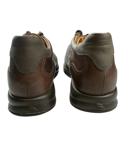 Scarpa uomo Santoni sneaker casual in pelle con suola bianca, stile sportivo e moderno, vista frontale.