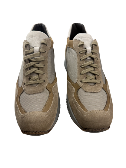 Scarpa uomo Santoni sneaker casual in pelle, stile moderno con suola bianca e dettagli eleganti, perfetta per il look quotidiano.