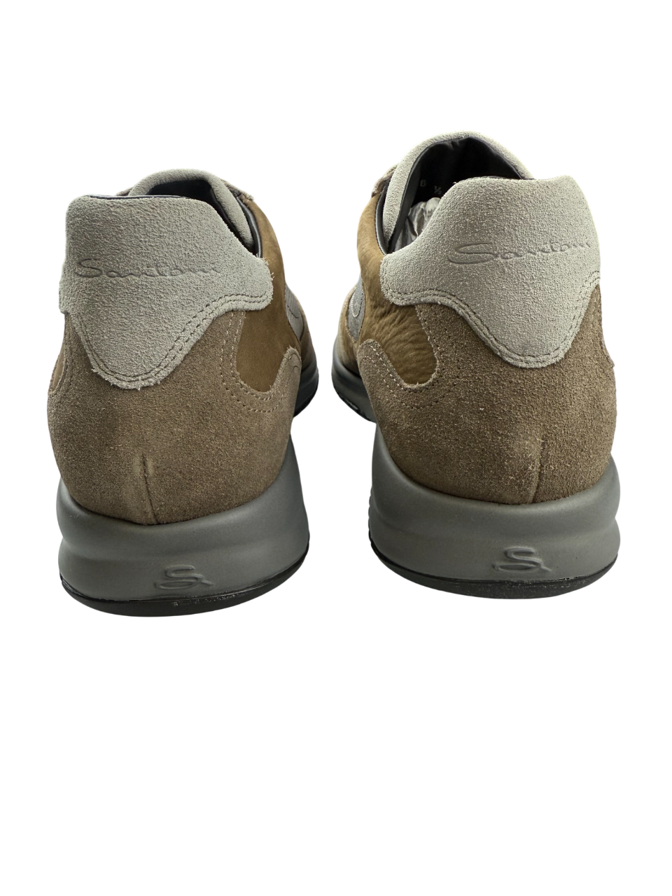 Scarpa uomo Santoni Sneaker casual in pelle, design elegante e moderno, con suola bianca e dettagli raffinati.