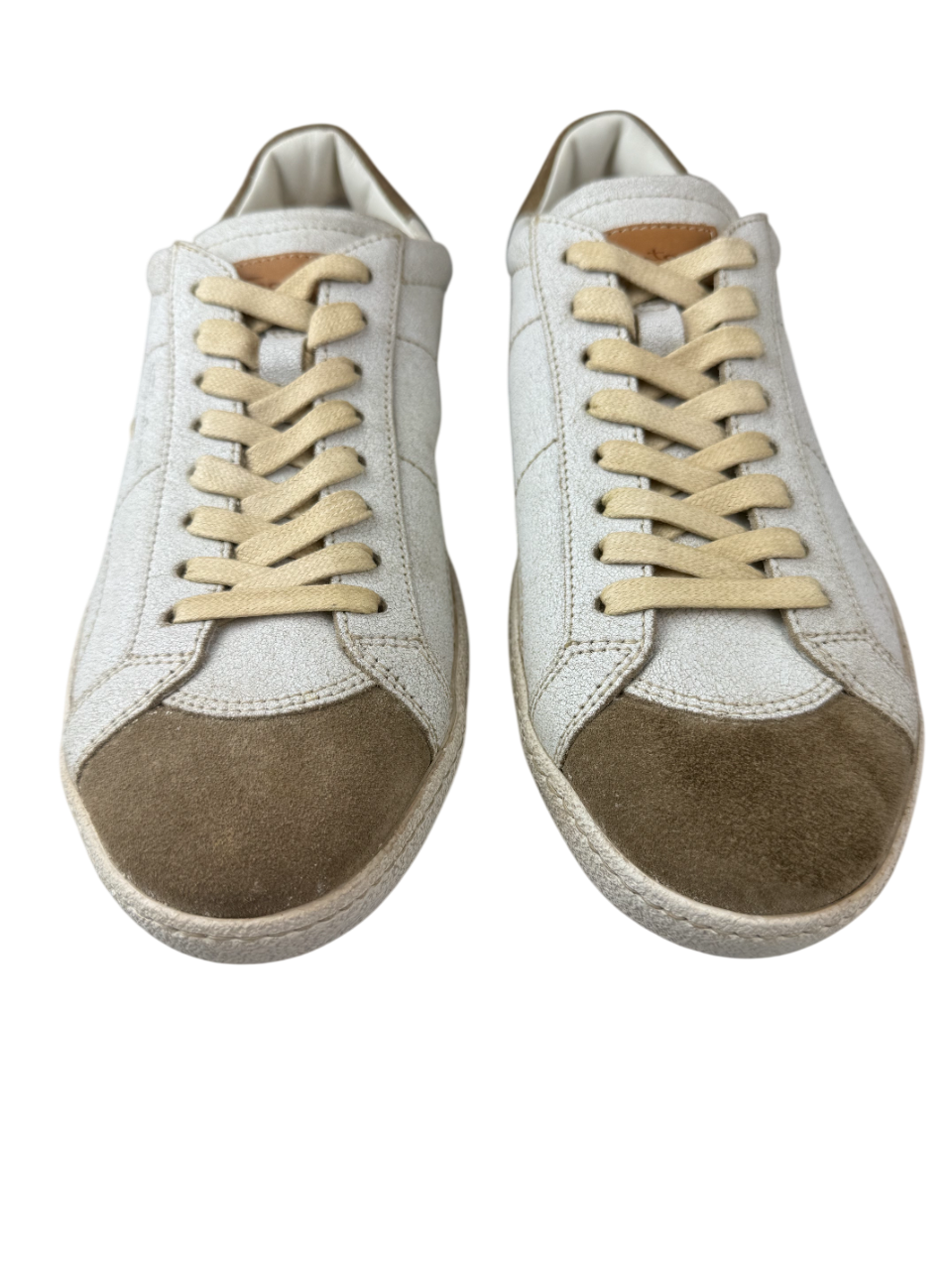 Scarpa uomo Santoni sneaker casual in pelle con dettagli eleganti, adatta a look moderni e informali.
