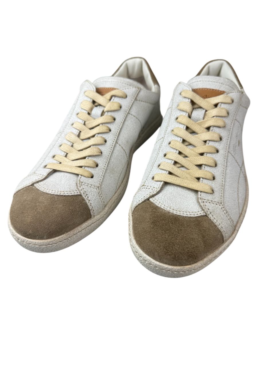 Scarpa uomo Santoni sneaker casual in pelle, design elegante e moderno, ideale per look sportivi e di moda.