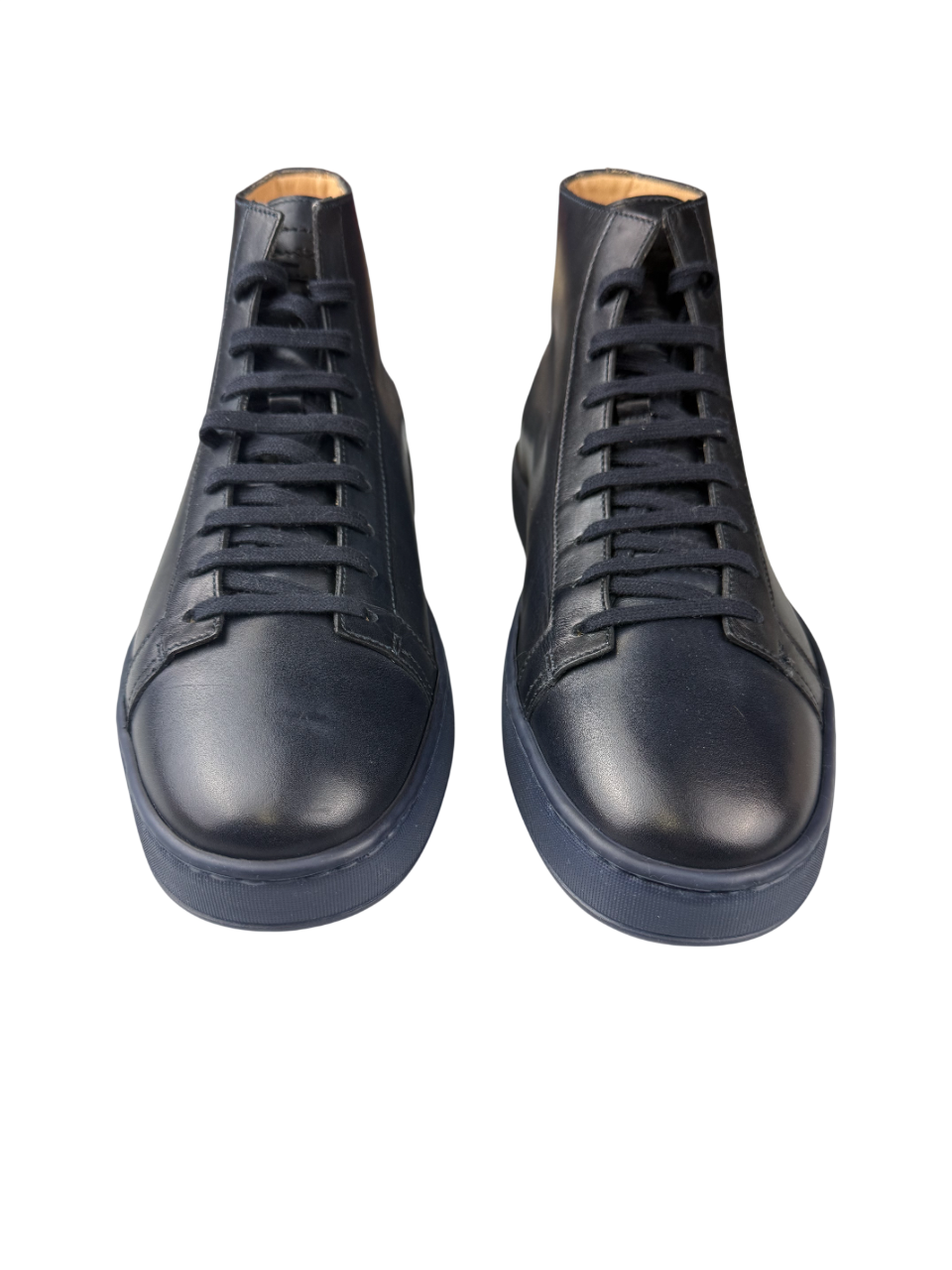 Scarpa uomo Santoni sneaker casual in pelle nera, con design elegante e dettagli raffinati per uno stile sofisticato