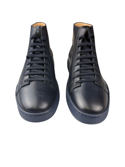 Scarpa uomo Santoni sneaker casual in pelle nera, con design elegante e dettagli raffinati per uno stile sofisticato