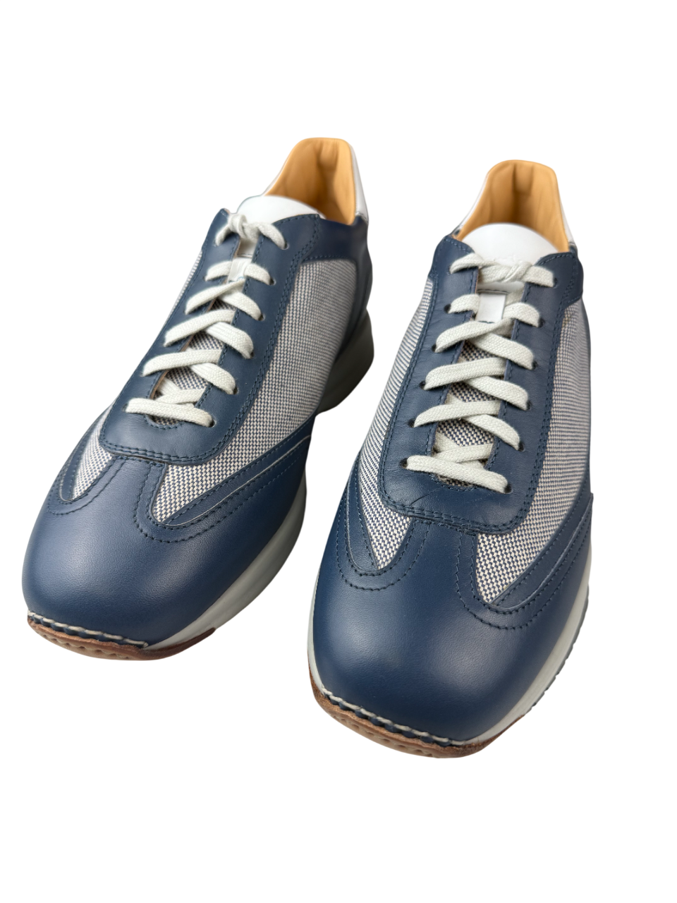 Scarpa sneaker uomo Santoni blu navy, made in Italy, con design casual e dettagli eleganti, perfetta per look informali.
