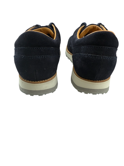Scarpa uomo Santoni sneaker casual in scamosciato blu navy con suola in gomma bianca, moda uomo, scarpe sportive eleganti.