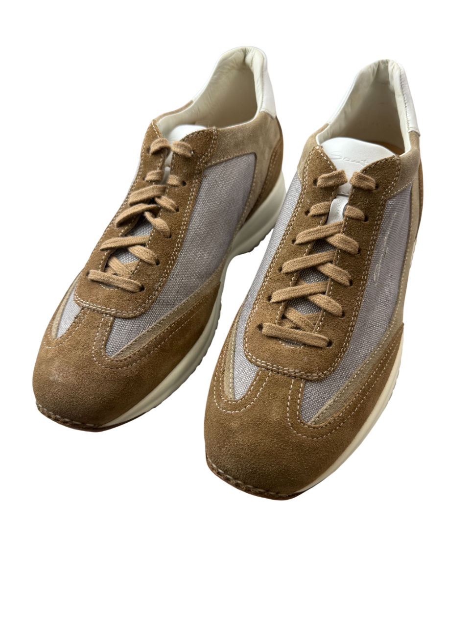 Scarpa uomo Santoni casual in pelle color cammello, sneaker sportiva con design elegante e comodo.
