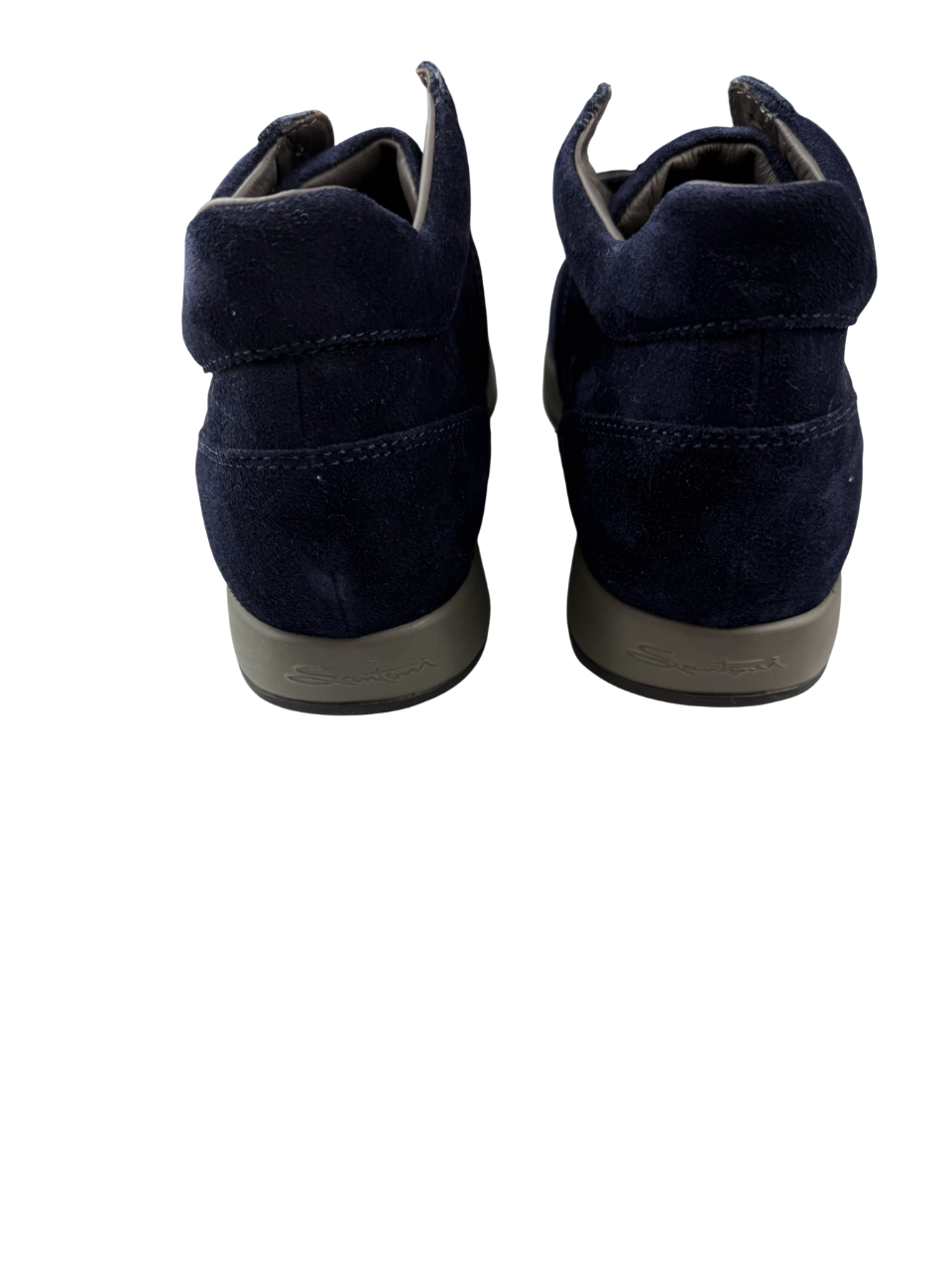 Scarpa uomo Santoni sneaker casual in pelle con dettagli eleganti, ideale per look alla moda e comfort quotidiano.