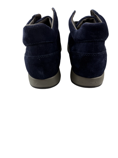 Scarpa uomo Santoni sneaker casual in pelle con dettagli eleganti, ideale per look alla moda e comfort quotidiano.