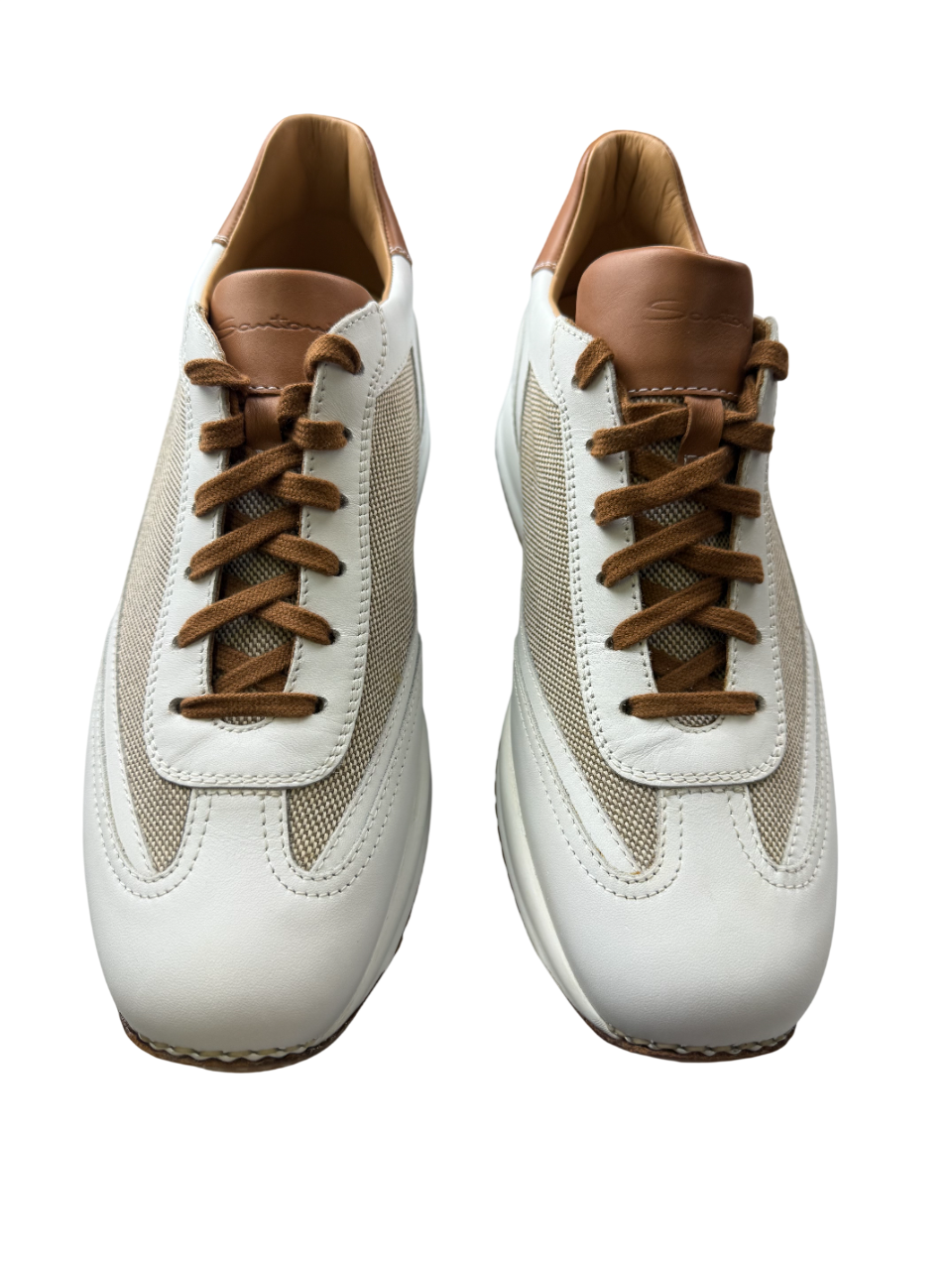 Scarpa sneaker casual uomo Santoni in pelle nera con suola bianca, stile elegante e moderno, vista frontale.
